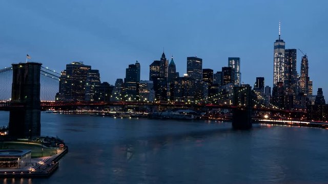 Brooklyn Bridge and Manhattan skyline timelapse at dusk