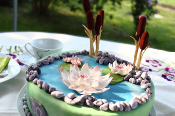 Motivtorte Teich mit Seerose
