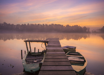 łódki przy pomoście © Mike Mareen