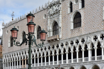 Fototapeta na wymiar Fassade des Dogenpalastes | Venedig 