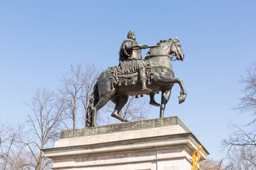 Obraz premium Monument to Peter I near the Mikhailovsky Castle in St.Petersburg, Russia. 