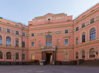 Obraz premium The part of courtyard in St.Petersburg, Russia. of the Mikhailovsky Castle 