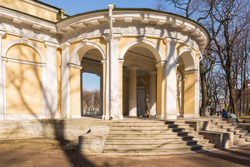 Fototapeta premium The Rossi pavilion in the Mikhailovsky garden, in St. Petersburg, Russia 