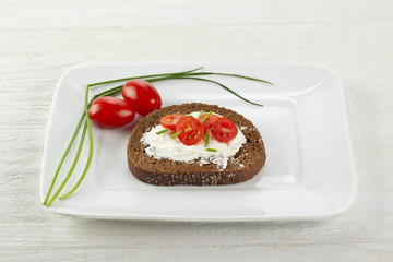 a plate of bread slice with butter and tomato