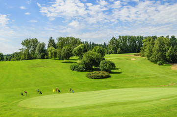 Obraz premium Golf-Flight beim Spiel auf das Grün
