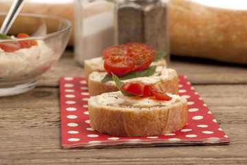 bread with butter and tomatoes