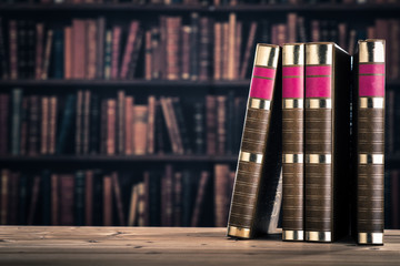 読書 重厚な本