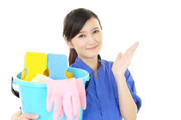 笑顔の女性清掃員