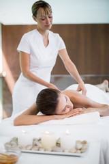 Obraz na płótnie Canvas Masseur massaging back of woman