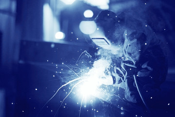 welder working at the factory - obrazy, fototapety, plakaty