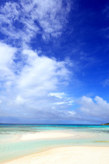 沖縄の美しい海とさわやかな空