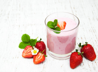 Strawberry yogurt with fresh strawberries