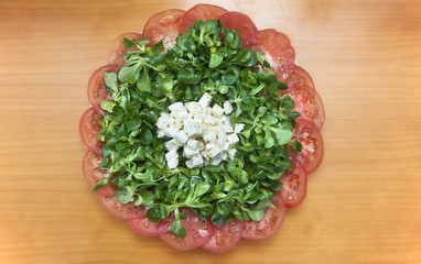 Green salad with tomatoes, corn salad and mozzarella cheese.