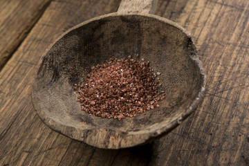 Antico mestolo con speziecolorate