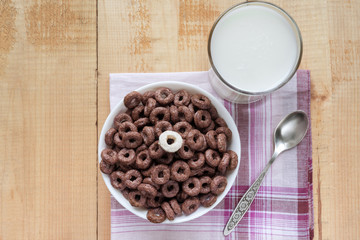 Cereal rings and milk
