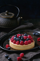Tart with fresh berries