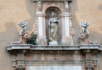 Fototapeta na wymiar façade d'église...taormina ,sicile