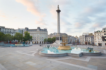 Empty Trafalgar square, early morning in London, natural light - obrazy, fototapety, plakaty