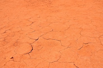 Trockene rote Erde