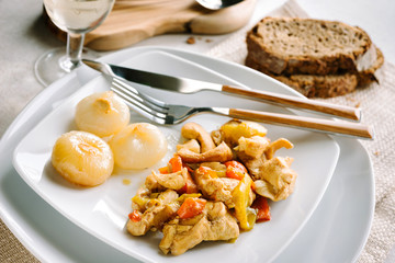 Chicken and peppers served with sweet and sour onions

