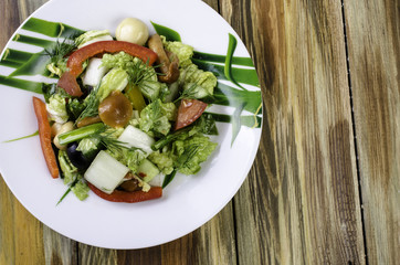 Salad with cabbage, tomatoes and pepper.