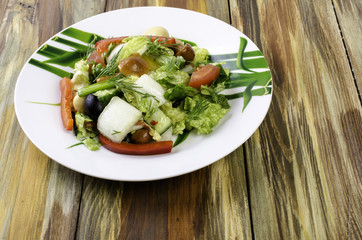 Salad with cabbage, tomatoes and pepper.