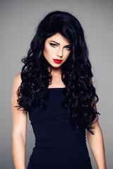 Naklejka premium Glamorous Brunette Woman Fashion Model with Curly Hairstyle