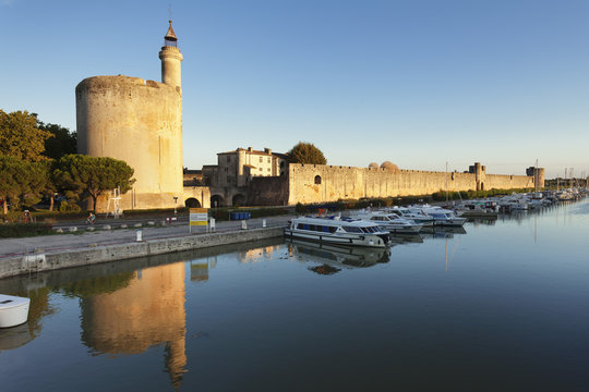 Tour de Constance tower and city wall at sunset, Aigues Mortes, Petit Camargue, Department Gard, Languedoc-Roussillon, France