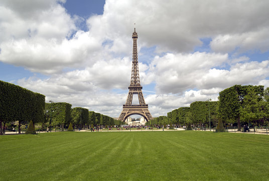 Parc du Champ de Mars, Eiffel Tower, Paris, France