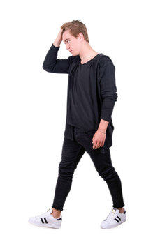 Gehender, junger Mann, Teenager &ndash; seitlich