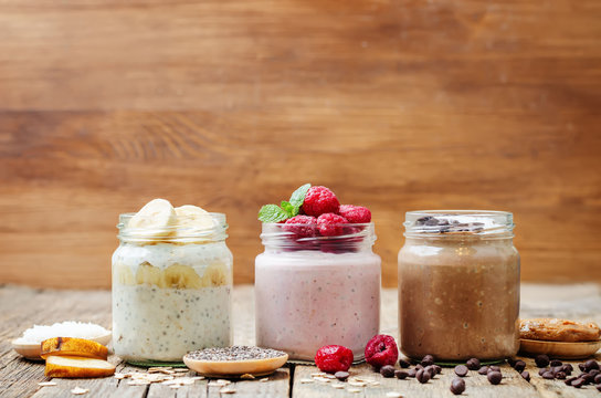 Set Overnight Oats With Berries, Coconut, Peanut Butter, Chia Se