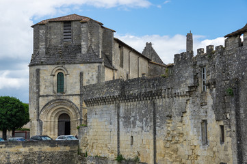 Fototapeta na wymiar Houses of Saint-Emilion