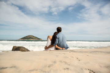 Fototapeta na wymiar Couple sitting on the beach