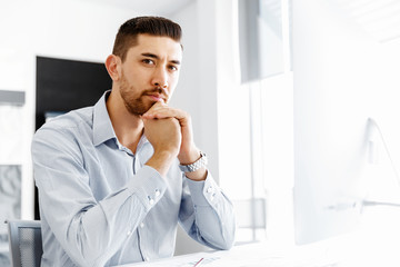 Naklejka premium Male office worker sitting at desk