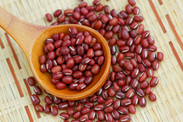 Red bean / kidney bean on wicker tray with wooden spoon.