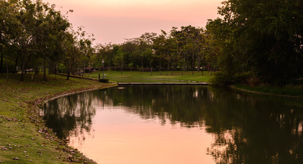 Fototapeta na wymiar Beautiful urban lake in middle of city at sunset.