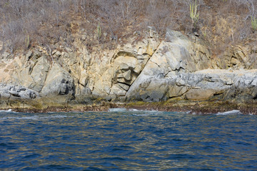 Мексика. Уатулько. Скала в виде лица индейца.