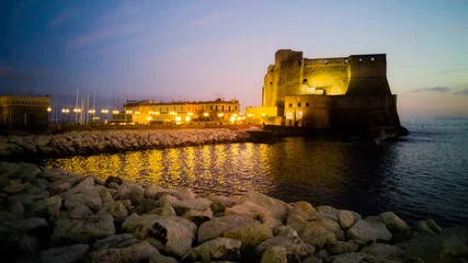 Papier Peint photo Lavable Ville sur leau La forteresse de Castel dell& 39 Ovo dans la baie de Naples