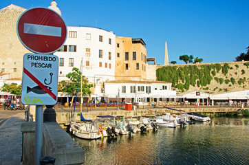 Minorca, Isole Baleari, Spagna: il porto di Ciutadella e un divieto di pesca il 7 luglio 2013