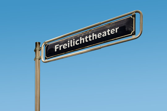 Schild 64 - Freilichttheater