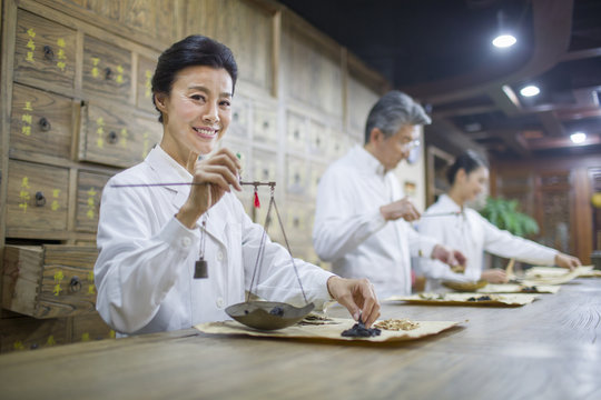 Medicine Изображения: просматривайте стоковые фотографии, векторные ...