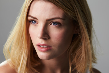 Fototapeta premium Young blonde woman looking away, close up horizontal