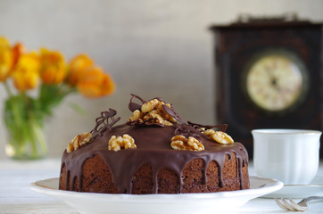 Schokoladenkuchen mit Walnüssen