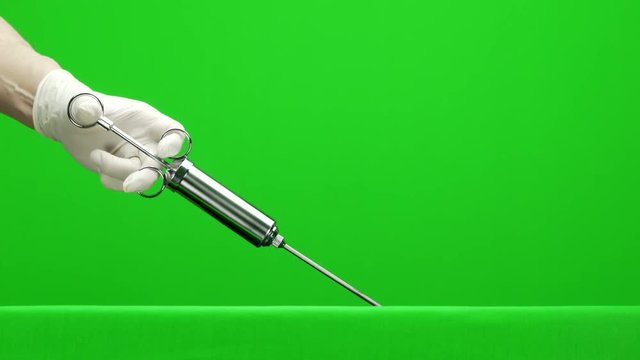 Spritze vor Greenscreen f&uuml;r  Doping Medizin Sport Obst Muskeln Leistung Bio Anbau Finanzen &Ouml;ko Nahrung Bestechung Chemie Industrie Labor Wachstum Banken Politiker Schmiergeld Schmerzen Behandlung