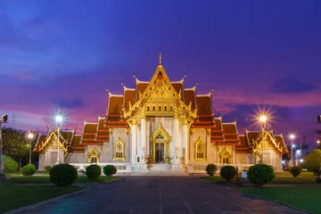Foto op Plexiglas Tempel Beautiful Wat Benchamabophit Dusitvanaram Temple at night.  the beautiful marble temple in Bangkok, Thailand 