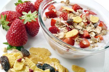 fragole, yogurt, muesli