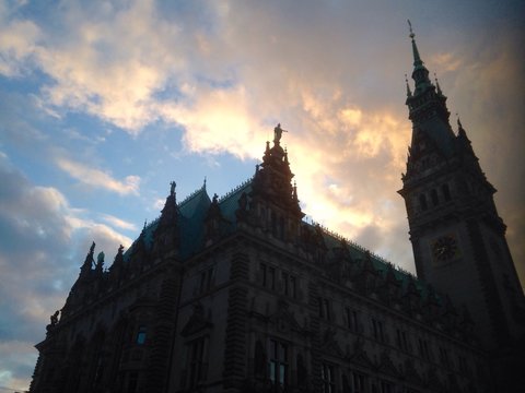 Himmel über Hamburger Rathaus