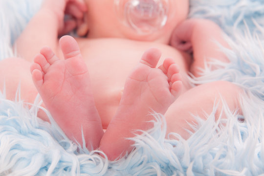 petits orteils de b&eacute;b&eacute;