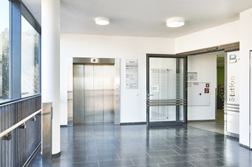 Flur Krankenhaus Flur Aufzug offen