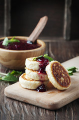 Cottage cheese pancake with raspberry and mint